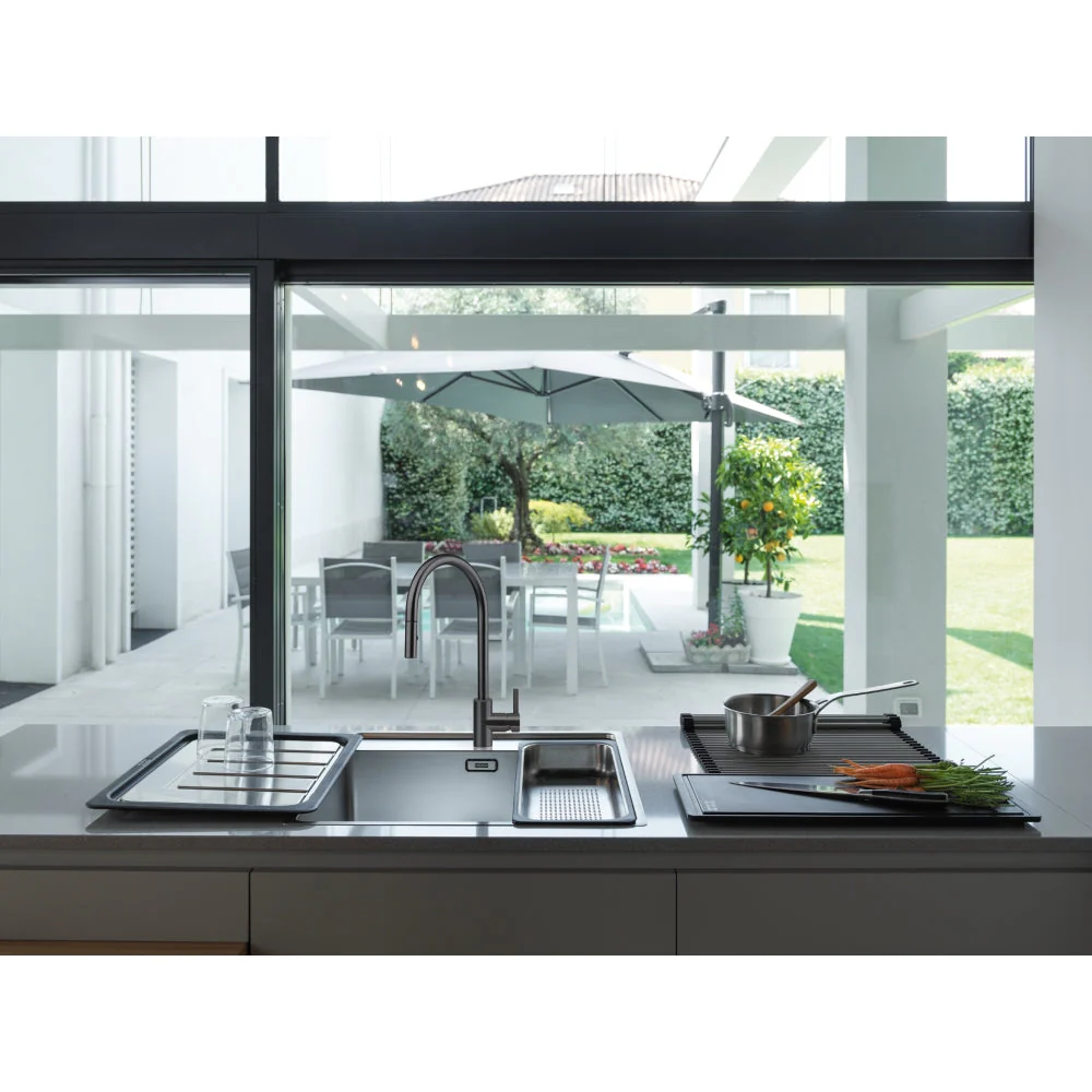 Franke Eos Neo BS Pull Out Tap - Industrial Black - Image 2